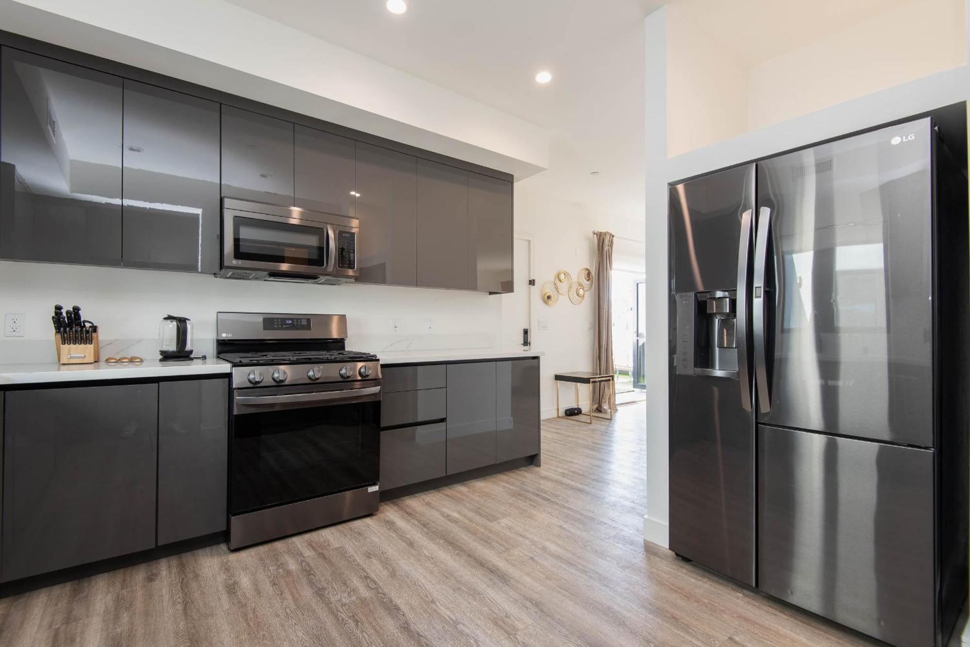 Regency Modern Apartments เกลนเดล ภายนอก รูปภาพ