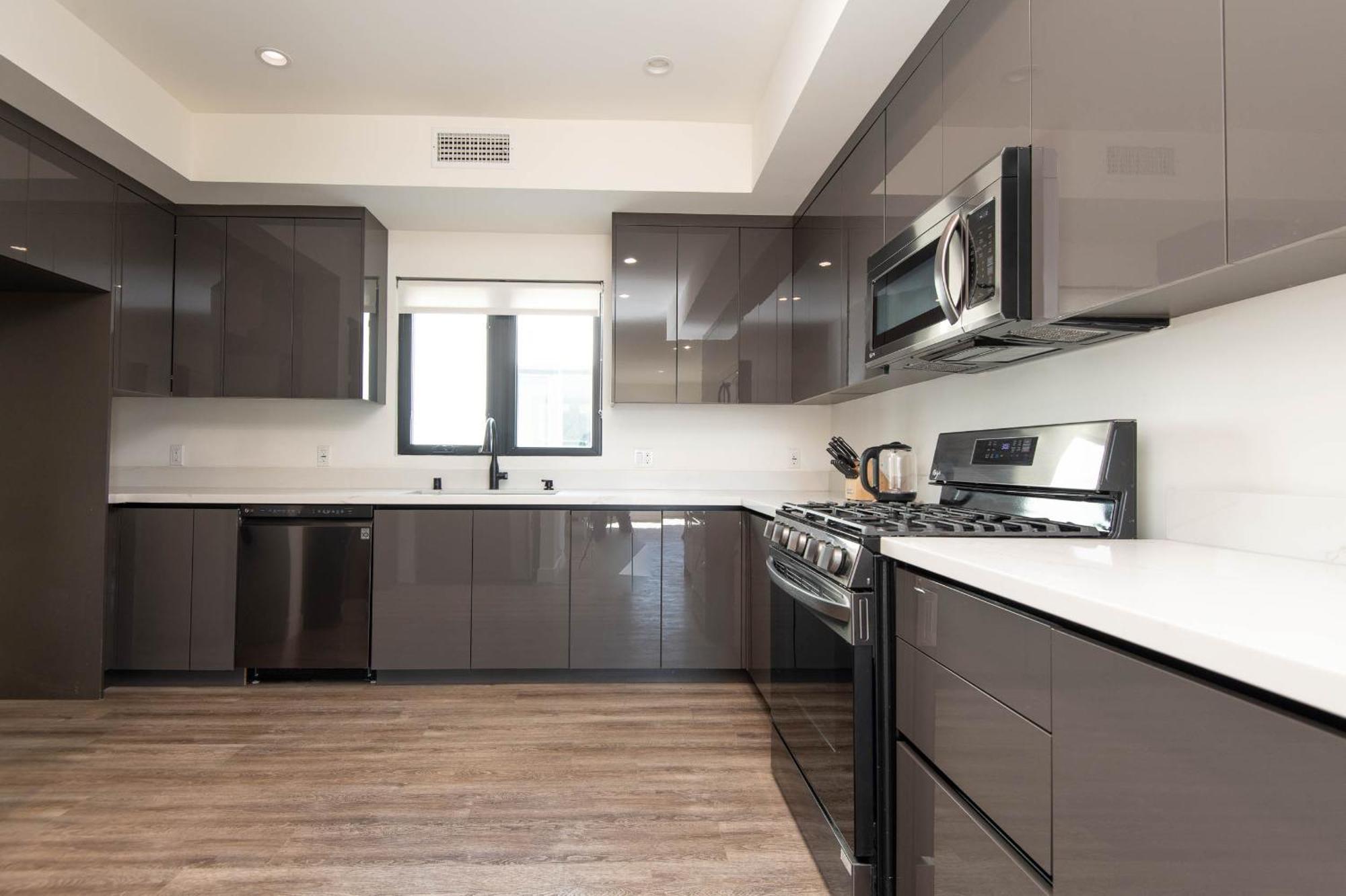 Regency Modern Apartments เกลนเดล ภายนอก รูปภาพ