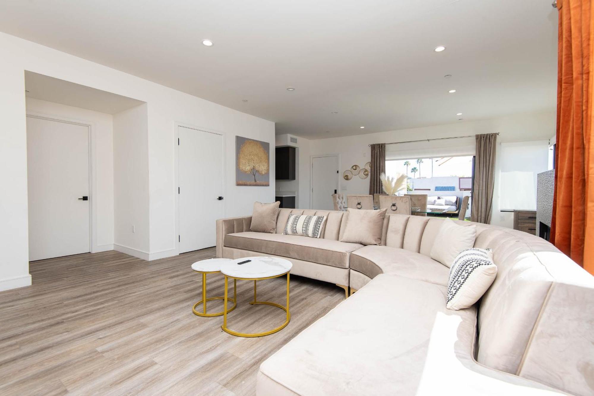 Regency Modern Apartments เกลนเดล ภายนอก รูปภาพ
